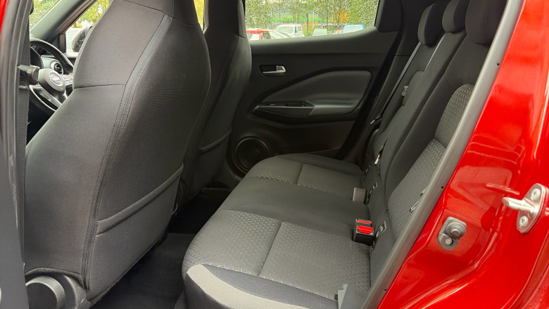 Nissan Juke 1.0 DiG-T N-Connecta 5dr Petrol Hatchback